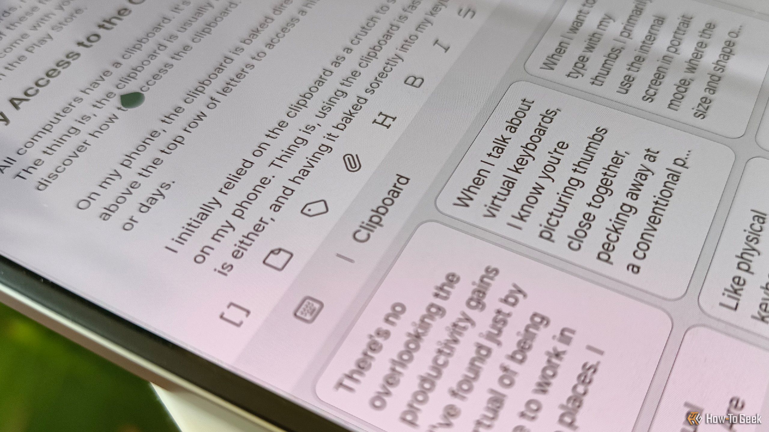 The clipboard visible in Samsung Keyboard.